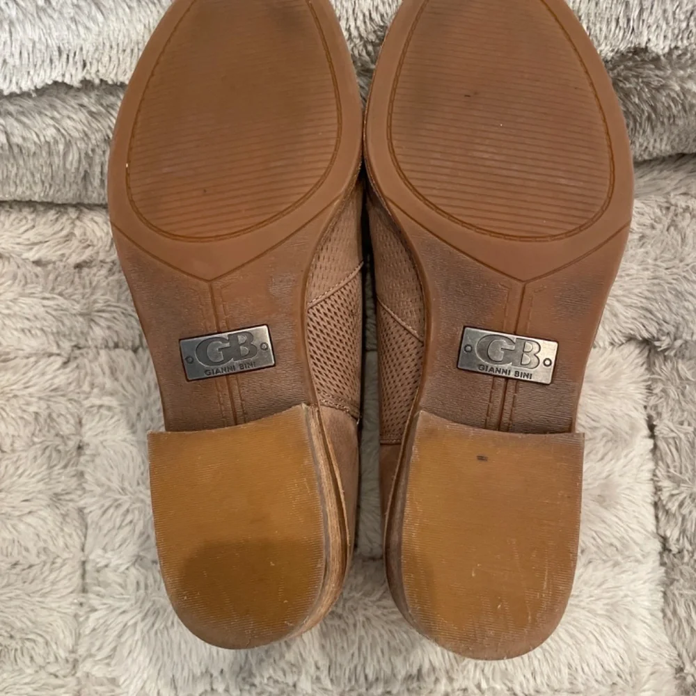 Gianna Bini Tan booties